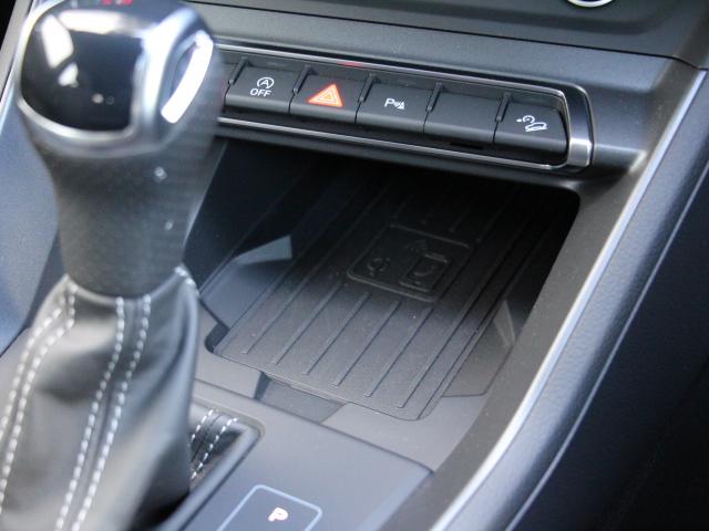 Ｑ３スポーツバック ３５ＴＦＳＩ　Ｓライン　２０２５ｙモデル／パーシャルレザー／コンビニエンス＆アシスタンスＰＫＧ／プラスＰＫＧ／スマートフォンインターフェイス／スマホ充電／バーチャルコックピット／アダプティブクルーズコントロール／禁煙（22枚目）