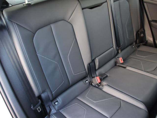 Ｑ３スポーツバック ３５ＴＦＳＩ　Ｓライン　２０２５ｙモデル／パーシャルレザー／コンビニエンス＆アシスタンスＰＫＧ／プラスＰＫＧ／スマートフォンインターフェイス／スマホ充電／バーチャルコックピット／アダプティブクルーズコントロール／禁煙（24枚目）