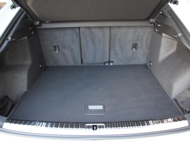 Ｑ３スポーツバック ３５ＴＦＳＩ　Ｓライン　２０２５ｙモデル／パーシャルレザー／コンビニエンス＆アシスタンスＰＫＧ／プラスＰＫＧ／スマートフォンインターフェイス／スマホ充電／バーチャルコックピット／アダプティブクルーズコントロール／禁煙（28枚目）