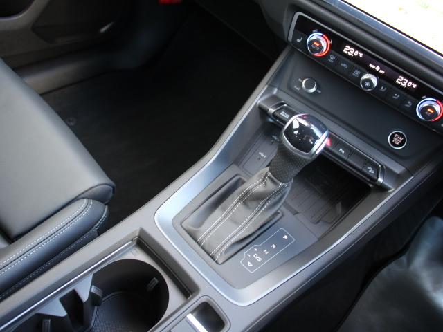 Q3スポーツバック 35TFSI Sライン パーシャルレザー/コンビニエンス&アシスタンスPKG/プラスPKG/スマートフォンインターフェイス/スマホ充電/バーチャルコックピット/アダプティブクルーズコントロール/1オーナー/禁煙(12枚目)