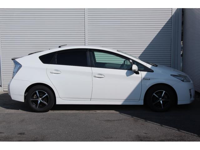 プリウス S 社外メモリーナビ フルセグTV TOM’Sシフトポジションスイッチ 社外16インチAW LEDヘッドライト Bluetooth接続 プッシュスタート オートライト ETC CD・DVD再生 電格ミラー(8枚目)