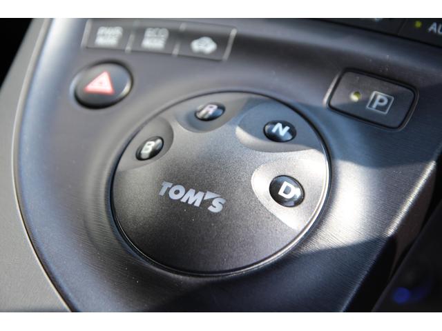 プリウス S 社外メモリーナビ フルセグTV TOM’Sシフトポジションスイッチ 社外16インチAW LEDヘッドライト Bluetooth接続 プッシュスタート オートライト ETC CD・DVD再生 電格ミラー(15枚目)