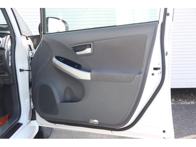 プリウス S 社外メモリーナビ フルセグTV TOM’Sシフトポジションスイッチ 社外16インチAW LEDヘッドライト Bluetooth接続 プッシュスタート オートライト ETC CD・DVD再生 電格ミラー(33枚目)