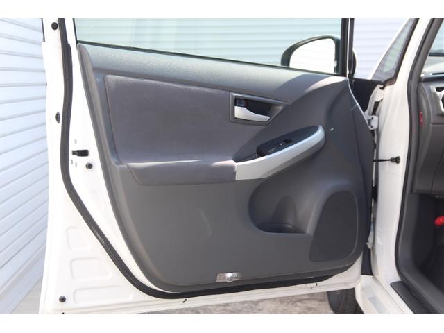 プリウス S 社外メモリーナビ フルセグTV TOM’Sシフトポジションスイッチ 社外16インチAW LEDヘッドライト Bluetooth接続 プッシュスタート オートライト ETC CD・DVD再生 電格ミラー(35枚目)