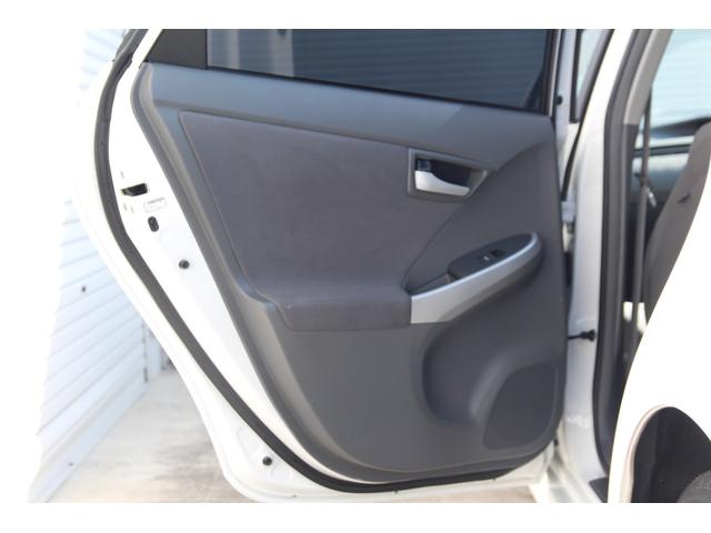 プリウス S 社外メモリーナビ フルセグTV TOM’Sシフトポジションスイッチ 社外16インチAW LEDヘッドライト Bluetooth接続 プッシュスタート オートライト ETC CD・DVD再生 電格ミラー(36枚目)