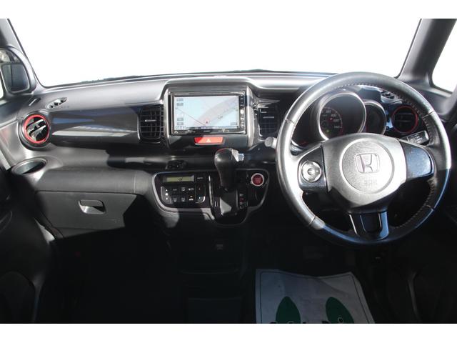 Ｎ－ＢＯＸカスタム ２トーンカラースタイル　Ｇ・Ａパッケージ　衝突被害軽減ブレーキ　純正ＨＤＤナビ　フルセグＴＶ　両側スライド片側電動ドア　スマートキー　ＨＩＤヘッドライト　純正アルミホイール（6枚目）