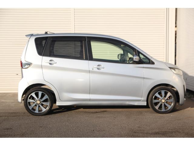 ｅＫカスタム Ｔ　４ＷＤ　ＣＤオーディオ　バックカメラ　スマートキー　シートヒーター　ＨＩＤヘッドライト　純正アルミホイール　電動格納ミラー（8枚目）