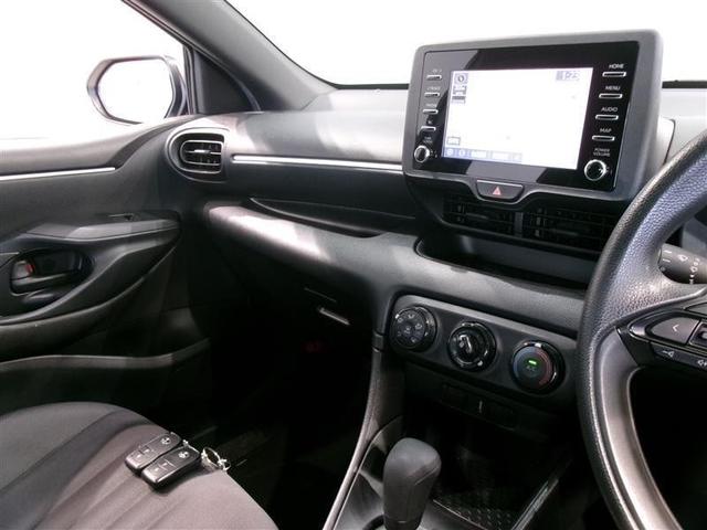 ヤリス Ｘ　４ＷＤ　メモリーナビ　ミュージックプレイヤー接続可　バックカメラ　衝突被害軽減システム　ＥＴＣ　記録簿（10枚目）