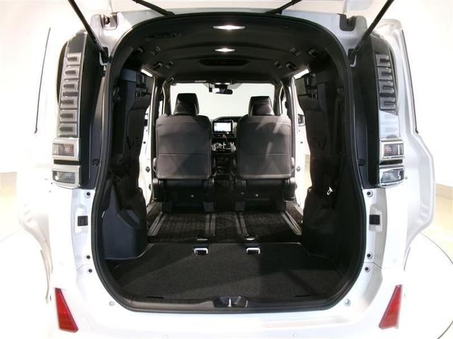 ヴォクシー ＺＳ　煌ＩＩＩ　４ＷＤ　フルセグ　メモリーナビ　ＤＶＤ再生　バックカメラ　衝突被害軽減システム　ＥＴＣ　両側電動スライド　ＬＥＤヘッドランプ　ウオークスルー　乗車定員７人　３列シート　ワンオーナー　記録簿（17枚目）