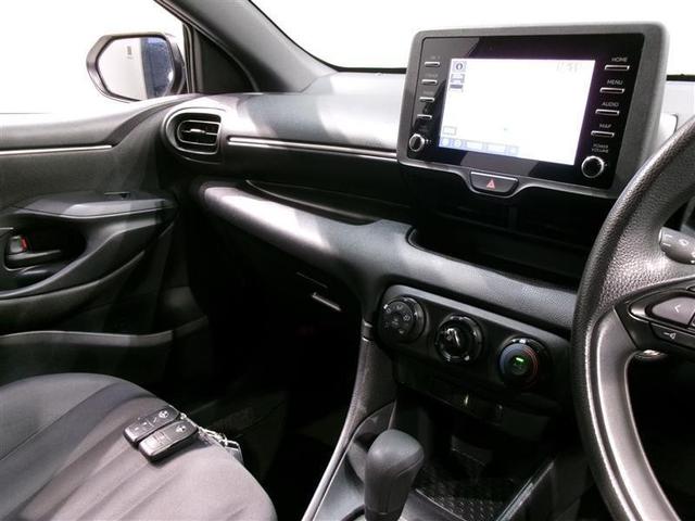 ヤリス Ｘ　４ＷＤ　メモリーナビ　ミュージックプレイヤー接続可　バックカメラ　衝突被害軽減システム　ＥＴＣ　記録簿（10枚目）