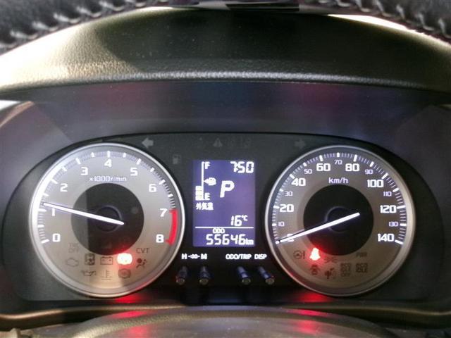 とっても見やすいメーターです。夜間時はラグジュアリーな気分にさせてくれる照明が魅力ですので、夜のドライブも楽しみになりますよ♪