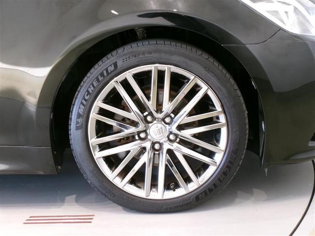 純正のアルミホイール装着車です。タイヤサイズは２２５／４５Ｒ１８です。