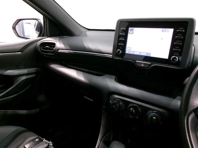 ヤリス Ｘ　４ＷＤ　メモリーナビ　ミュージックプレイヤー接続可　バックカメラ　衝突被害軽減システム　ＥＴＣ　記録簿（10枚目）