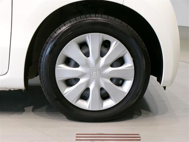 純正のスチールホイール＋ホイールキャップ装着車です。
