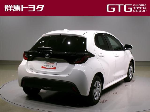 ヤリス Ｘ　４ＷＤ　メモリーナビ　ミュージックプレイヤー接続可　バックカメラ　衝突被害軽減システム　ＥＴＣ　記録簿（3枚目）