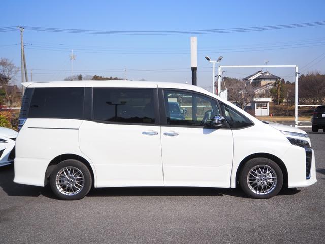 ハイブリッドZS 煌III 特別仕様車 走行0.7万Km ワンオーナー禁煙車 セーフティセンス ICS OP・9inナビバックカメラ 両自動ドア 合皮コンビシート キャプテンシート LEDヘッドランプ(9枚目)