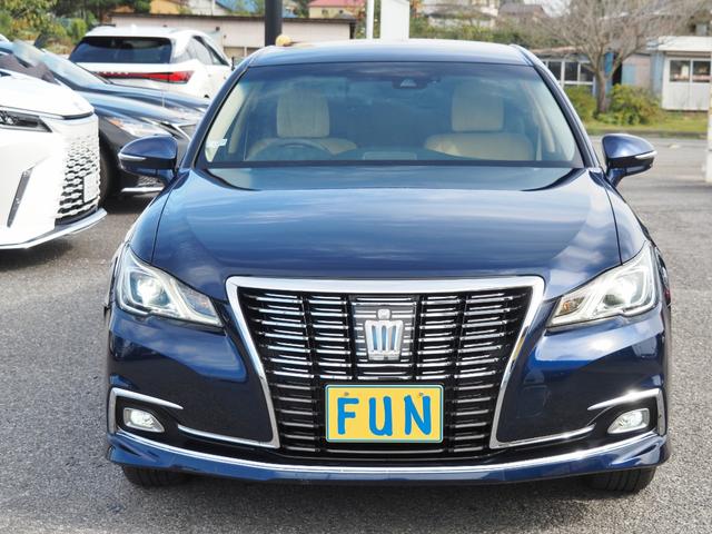 TOYOTA CROWN HYBRID ROYAL SALOON FOUR