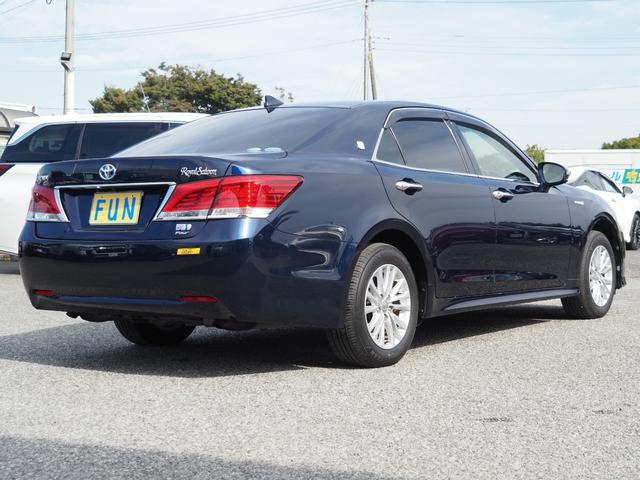 TOYOTA CROWN HYBRID ROYAL SALOON FOUR