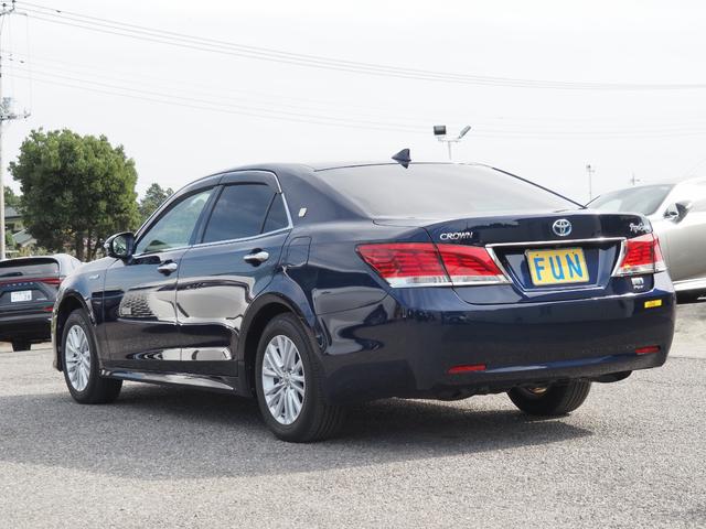 TOYOTA CROWN HYBRID ROYAL SALOON FOUR