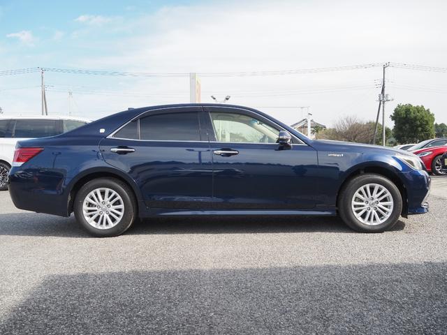 TOYOTA CROWN HYBRID ROYAL SALOON FOUR