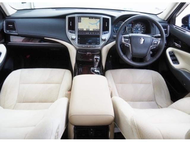 TOYOTA CROWN HYBRID ROYAL SALOON FOUR