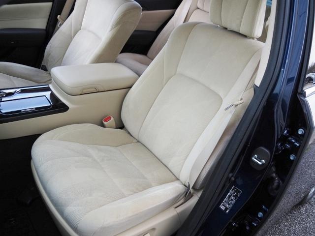 TOYOTA CROWN HYBRID ROYAL SALOON FOUR