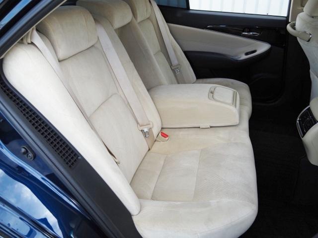 TOYOTA CROWN HYBRID ROYAL SALOON FOUR