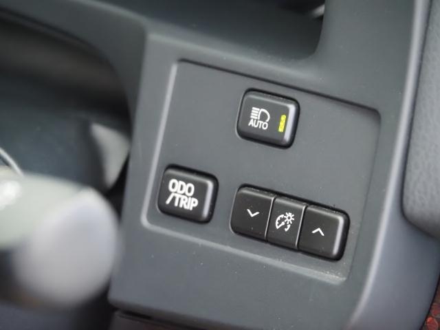 TOYOTA CROWN HYBRID ROYAL SALOON FOUR