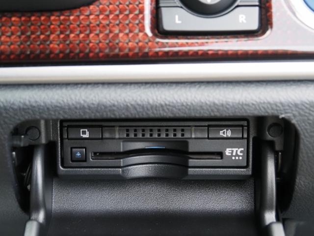 TOYOTA CROWN HYBRID ROYAL SALOON FOUR