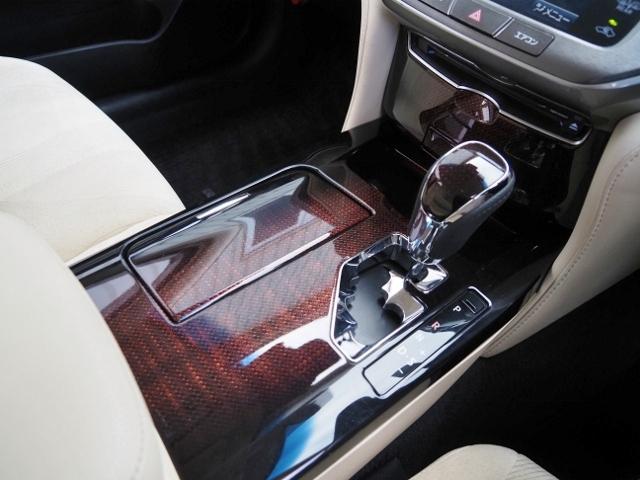 TOYOTA CROWN HYBRID ROYAL SALOON FOUR