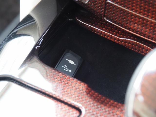 TOYOTA CROWN HYBRID ROYAL SALOON FOUR