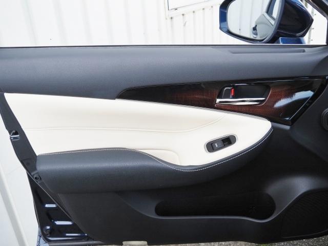 TOYOTA CROWN HYBRID ROYAL SALOON FOUR