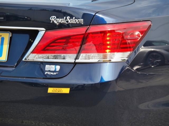 TOYOTA CROWN HYBRID ROYAL SALOON FOUR