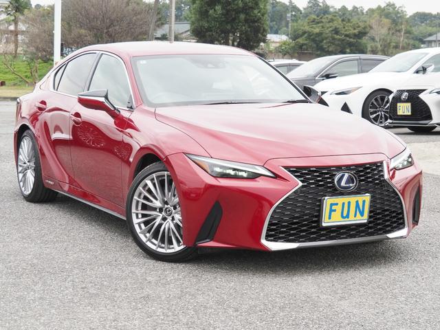 IS IS300h バージョンL 法人ワンオーナー禁煙車 走行5000Km セーフティシステムプラス BSM/PKSB OP・パノラミックビュー 黒革シート リヤオートサンシェード 10.3型ナビ 3連フルLEDヘッドライト ドラレコ(3枚目)