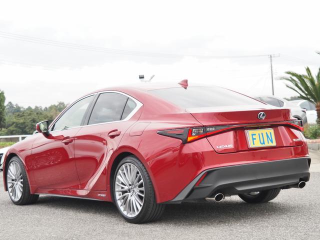 IS IS300h バージョンL 法人ワンオーナー禁煙車 走行5000Km セーフティシステムプラス BSM/PKSB OP・パノラミックビュー 黒革シート リヤオートサンシェード 10.3型ナビ 3連フルLEDヘッドライト ドラレコ(6枚目)