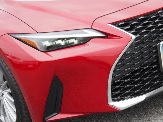 IS IS300h バージョンL 法人ワンオーナー禁煙車 走行5000Km セーフティシステムプラス BSM/PKSB OP・パノラミックビュー 黒革シート リヤオートサンシェード 10.3型ナビ 3連フルLEDヘッドライト ドラレコ(14枚目)