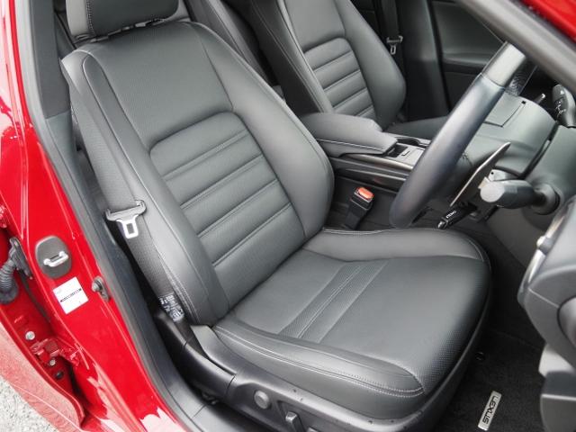 IS IS300h バージョンL 法人ワンオーナー禁煙車 走行5000Km セーフティシステムプラス BSM/PKSB OP・パノラミックビュー 黒革シート リヤオートサンシェード 10.3型ナビ 3連フルLEDヘッドライト ドラレコ(18枚目)