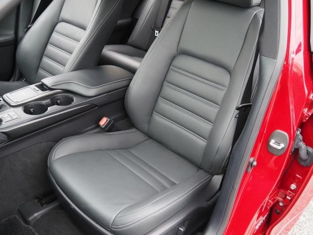 IS IS300h バージョンL 法人ワンオーナー禁煙車 走行5000Km セーフティシステムプラス BSM/PKSB OP・パノラミックビュー 黒革シート リヤオートサンシェード 10.3型ナビ 3連フルLEDヘッドライト ドラレコ(20枚目)