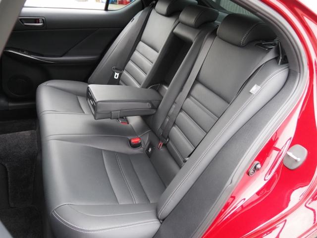 IS IS300h バージョンL 法人ワンオーナー禁煙車 走行5000Km セーフティシステムプラス BSM/PKSB OP・パノラミックビュー 黒革シート リヤオートサンシェード 10.3型ナビ 3連フルLEDヘッドライト ドラレコ(24枚目)