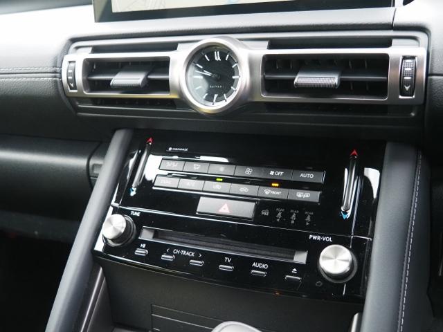 IS IS300h バージョンL 法人ワンオーナー禁煙車 走行5000Km セーフティシステムプラス BSM/PKSB OP・パノラミックビュー 黒革シート リヤオートサンシェード 10.3型ナビ 3連フルLEDヘッドライト ドラレコ(36枚目)