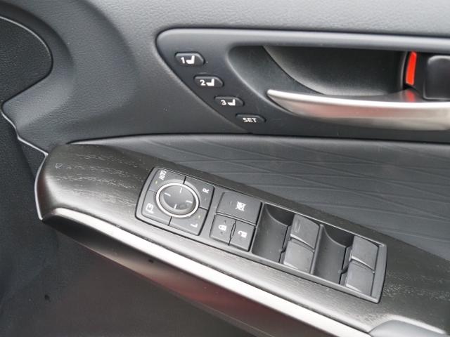 IS IS300h バージョンL 法人ワンオーナー禁煙車 走行5000Km セーフティシステムプラス BSM/PKSB OP・パノラミックビュー 黒革シート リヤオートサンシェード 10.3型ナビ 3連フルLEDヘッドライト ドラレコ(42枚目)