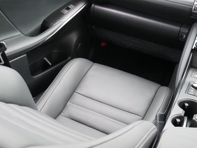 IS IS300h バージョンL 法人ワンオーナー禁煙車 走行5000Km セーフティシステムプラス BSM/PKSB OP・パノラミックビュー 黒革シート リヤオートサンシェード 10.3型ナビ 3連フルLEDヘッドライト ドラレコ(50枚目)