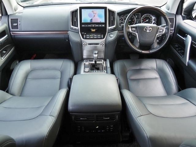 ランドクルーザー ＡＸ　Ｇセレクション　ワンオーナー禁煙車　ＯＰ・Ｔコネクトナビ＆マルチテレインモニター　ＯＰ・ブラックルーフレール　黒革シート　セーフティセンス　ＬＥＤヘッドライト　１００Ｖ／１００Ｗコンセント　ドラレコ前後（20枚目）