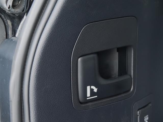 ランドクルーザー ＡＸ　Ｇセレクション　ワンオーナー禁煙車　ＯＰ・Ｔコネクトナビ＆マルチテレインモニター　ＯＰ・ブラックルーフレール　黒革シート　セーフティセンス　ＬＥＤヘッドライト　１００Ｖ／１００Ｗコンセント　ドラレコ前後（32枚目）