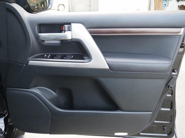 ランドクルーザー ＡＸ　Ｇセレクション　ワンオーナー禁煙車　ＯＰ・Ｔコネクトナビ＆マルチテレインモニター　ＯＰ・ブラックルーフレール　黒革シート　セーフティセンス　ＬＥＤヘッドライト　１００Ｖ／１００Ｗコンセント　ドラレコ前後（52枚目）