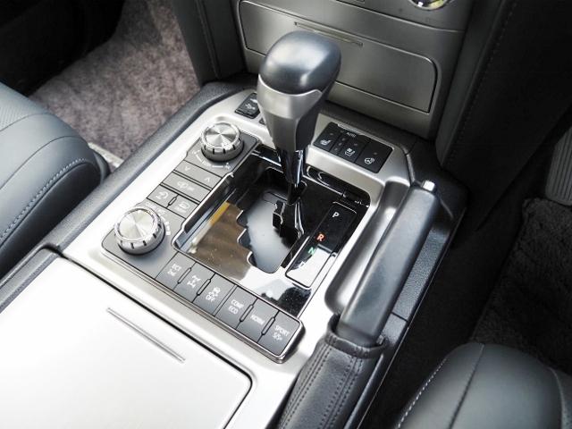 ランドクルーザー ＺＸ　ＯＰ・モデリスタエアロ　ＯＰ・Ｔコネクトナビ＆マルチテレインモニター　ＯＰ・リヤエンタメ　ＯＰ・パワーバックドア　ＯＰ・置クダケ充電　ＯＰ・ルーフレール　サンルーフ　セーフティセンス　ＢＳＭ　黒革（56枚目）