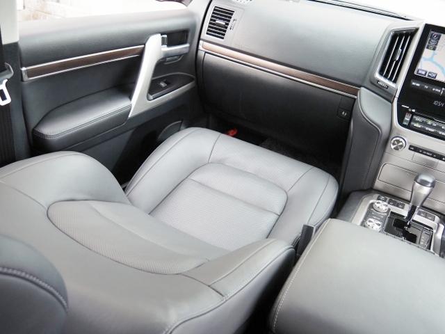 ランドクルーザー ＺＸ　ＯＰ・モデリスタエアロ　ＯＰ・Ｔコネクトナビ＆マルチテレインモニター　ＯＰ・リヤエンタメ　ＯＰ・パワーバックドア　ＯＰ・置クダケ充電　ＯＰ・ルーフレール　サンルーフ　セーフティセンス　ＢＳＭ　黒革（68枚目）