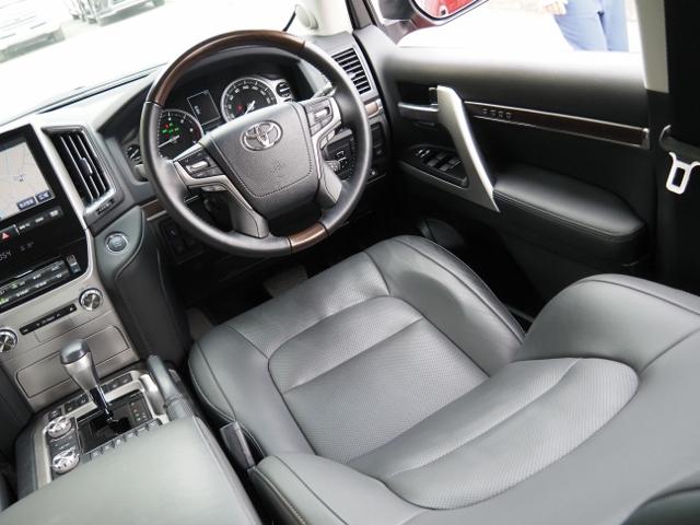 ランドクルーザー ＺＸ　ＯＰ・モデリスタエアロ　ＯＰ・Ｔコネクトナビ＆マルチテレインモニター　ＯＰ・リヤエンタメ　ＯＰ・パワーバックドア　ＯＰ・置クダケ充電　ＯＰ・ルーフレール　サンルーフ　セーフティセンス　ＢＳＭ　黒革（69枚目）