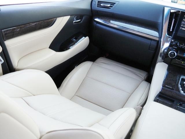 アルファード ３．５エグゼクティブラウンジ　４ＷＤ　法人１オーナー禁煙車　ＯＰ・ツインサンルーフ　セーフティセンス　ＢＳＭ／ＲＣＴＡ／ＩＣＳ　両自動　Ｐバックドア　ＪＢＬメーカーナビ＆リヤエンタメ＆全周囲＆ＩＰＡ２＆Ｄインナーミラー　べージュ革（61枚目）