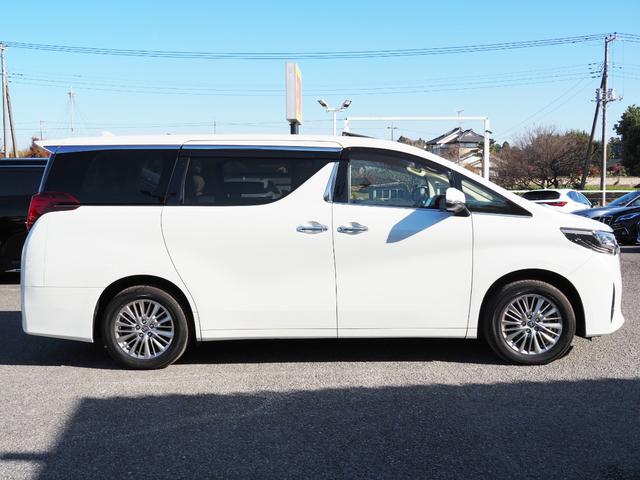 アルファードハイブリッド Ｇ　Ｆパッケージ　ＯＰ・電動サイドステップ　ＯＰ・２ＳＲ　ＯＰ・ＢＳＭ／Ｄインナーミラー　ディスプレイオーディオ　ＯＰ・ナビ　ＯＰ・ＴＶ　ＯＰ・ＣＤ／ＤＶＤ　セーフティセンス　両自動　Ｐバックドア　フラクセン合皮シート（9枚目）